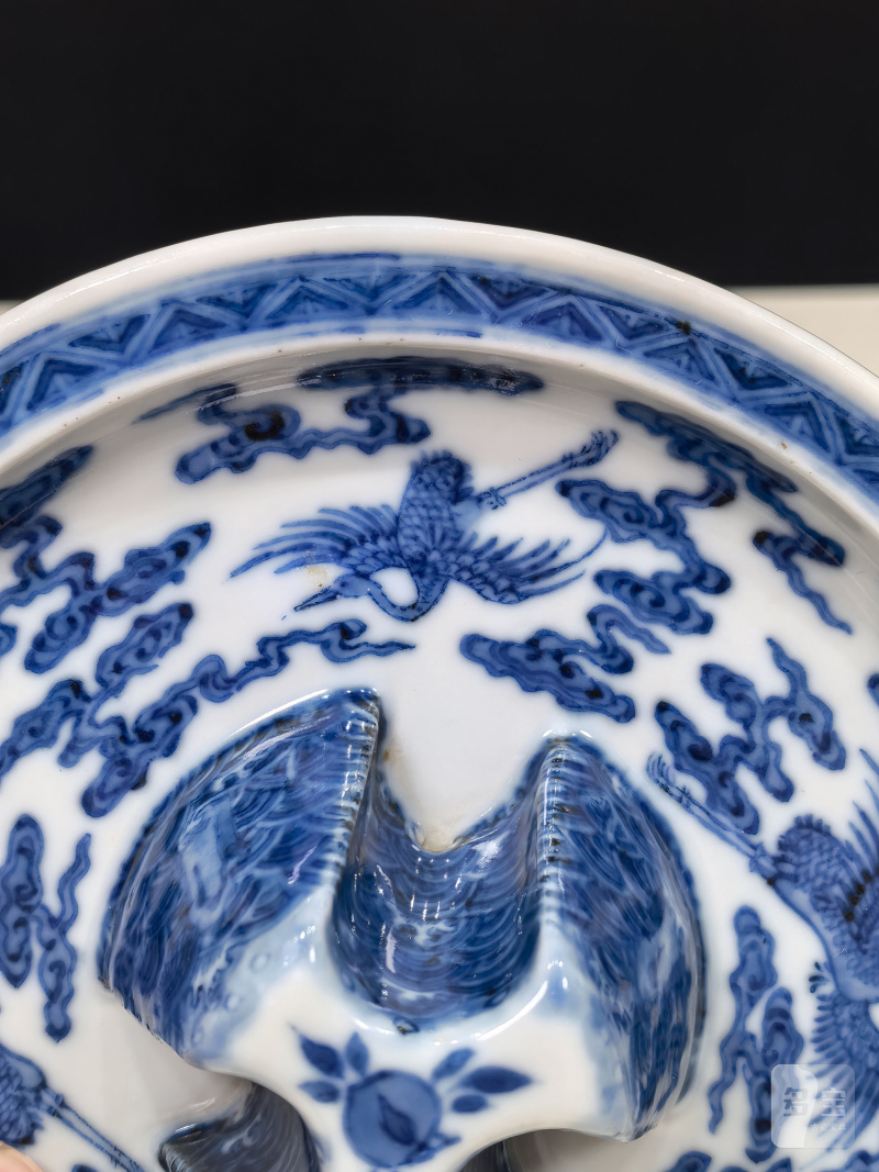 清乾隆 青花云鹤纹爵杯及江山一统爵盘一套 - 图23